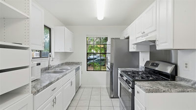 1124 Greenbriar Loop — photo 3