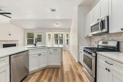 810 Honeysuckle Dr — photo 2