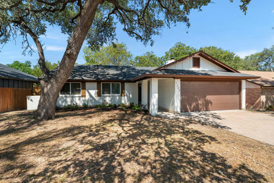 7204 Towering Oaks Dr — photo 3