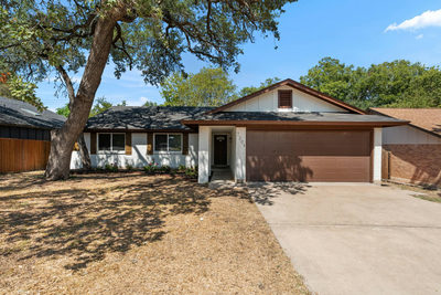 7204 Towering Oaks Dr — photo 4