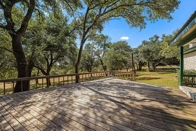 305 Hidden Oaks Ln — photo 2