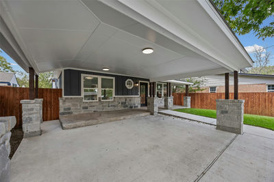 731 Neches St — photo 3
