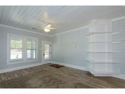 619 Talbot St — photo 5