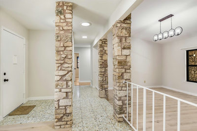 11501 Buckingham Rd — photo 4