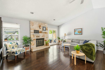 4817 Pelham Dr — photo 2