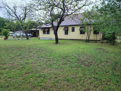 808 Montopolis Dr — photo 4