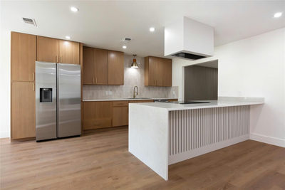 906 Merritt Dr — photo 2