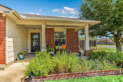 2800 Tyler Ln — photo 3