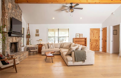 301 Lander Ln — photo 3