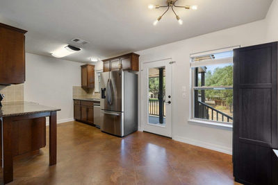 604 Whispering Hollow Cir — photo 5