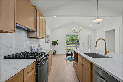 811 Glen Oak Dr — photo 2