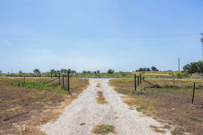 105 CR 423 — photo 2