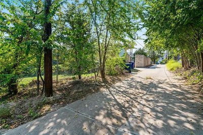 1008 E 8th St — photo 3