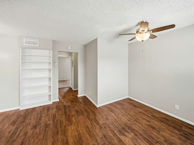 2401 Manor Rd #222 — photo 3