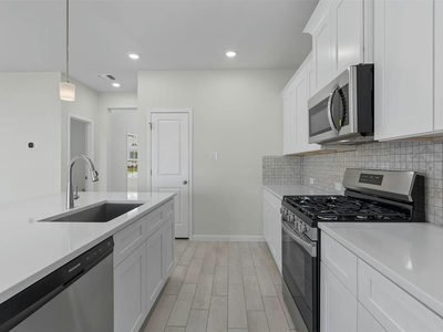153 Arena Dr — photo 2