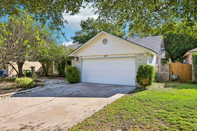 605 Hawthorne Ln — photo 5