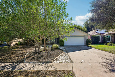 605 Hawthorne Ln — photo 4