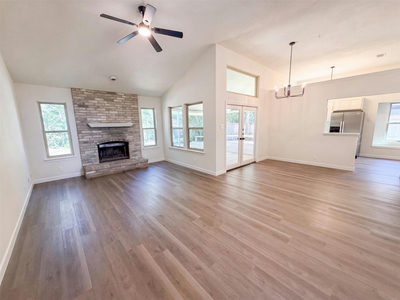 605 Hawthorne Ln — photo 3
