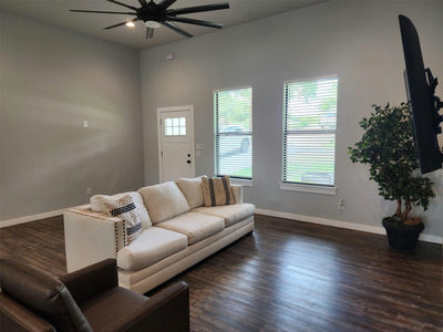 207 Laurel Ln — photo 5