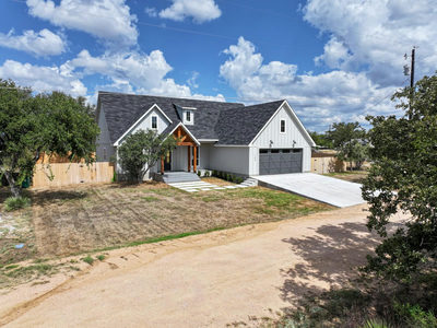 106 W Briar Dr — photo 2