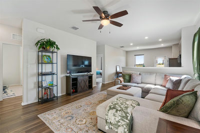715 Papaya Dr — photo 3