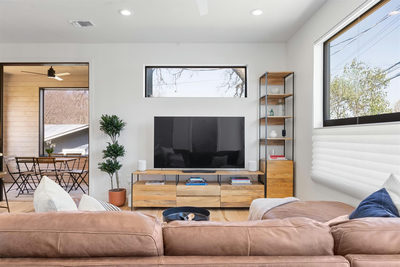 1202 Greenwood Ave — photo 2