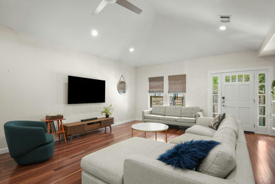 2501 Del Curto Rd — photo 2