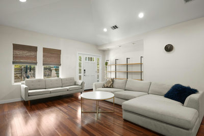 2501 Del Curto Rd — photo 4