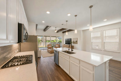 301 Harbors Ln — photo 3