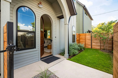4901 Lott Ave — photo 2