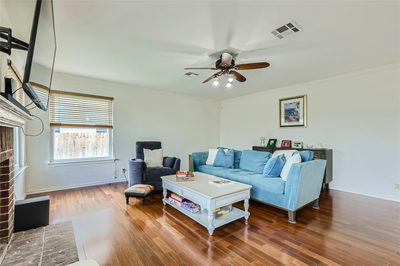 500 Hawthorne Ln — photo 5