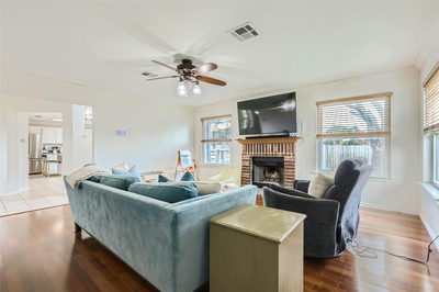 500 Hawthorne Ln — photo 4