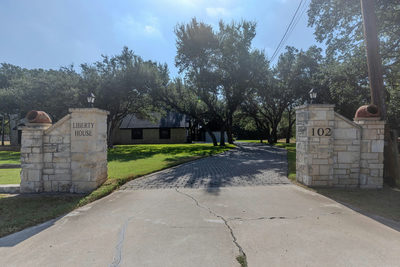 102 Independence Dr — photo 3