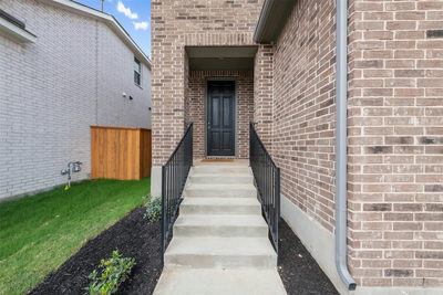 205 Hat Creek Dr — photo 2