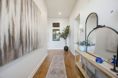 220 Clubhouse Dr — photo 2