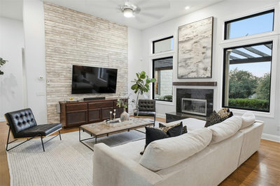 220 Clubhouse Dr — photo 3
