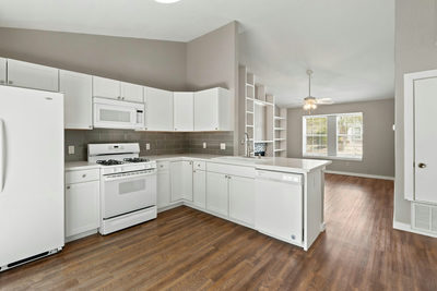 1411 Gracy Farms Ln #61 — photo 4