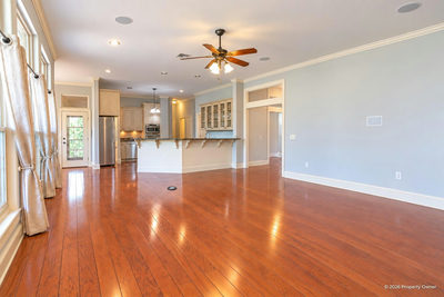 400 Bedford Dr — photo 4