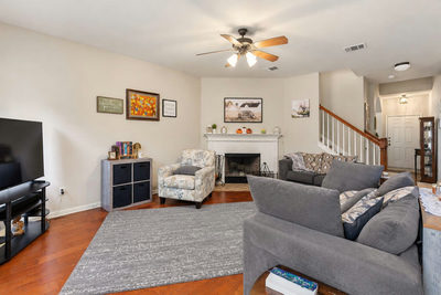 904 Elmwood Dr — photo 3