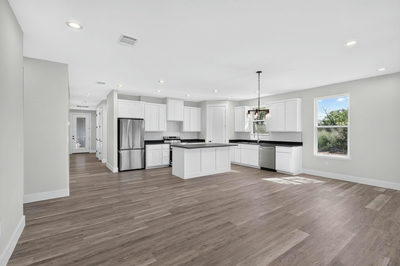 126 W Maple Dr — photo 3
