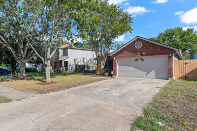1216 Bradbury Ln — photo 2