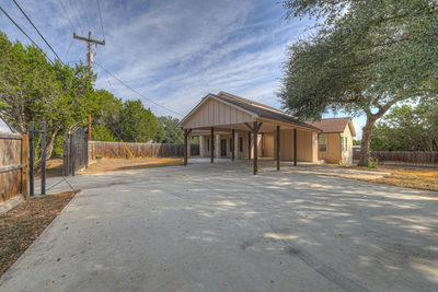 1452 Lakeview Dr — photo 3