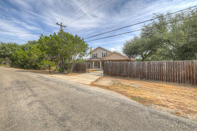 1452 Lakeview Dr — photo 2