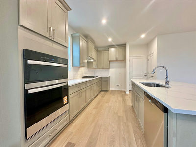 161 Young St — photo 3