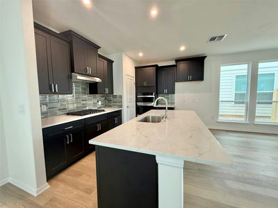 217 Young St — photo 3
