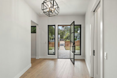 2116 Kenwood Ave — photo 4