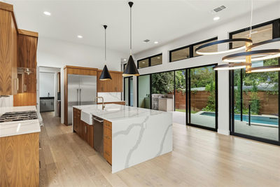 2116 Kenwood Ave — photo 5