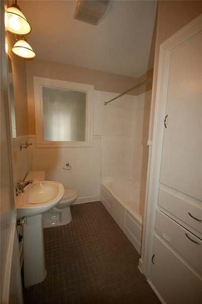 907 E 38th St #A — photo 2