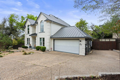 7800 Moonflower Dr — photo 2