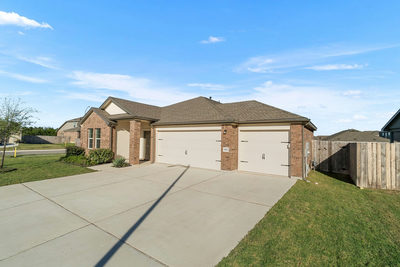 1412 Aquilla Dr — photo 2